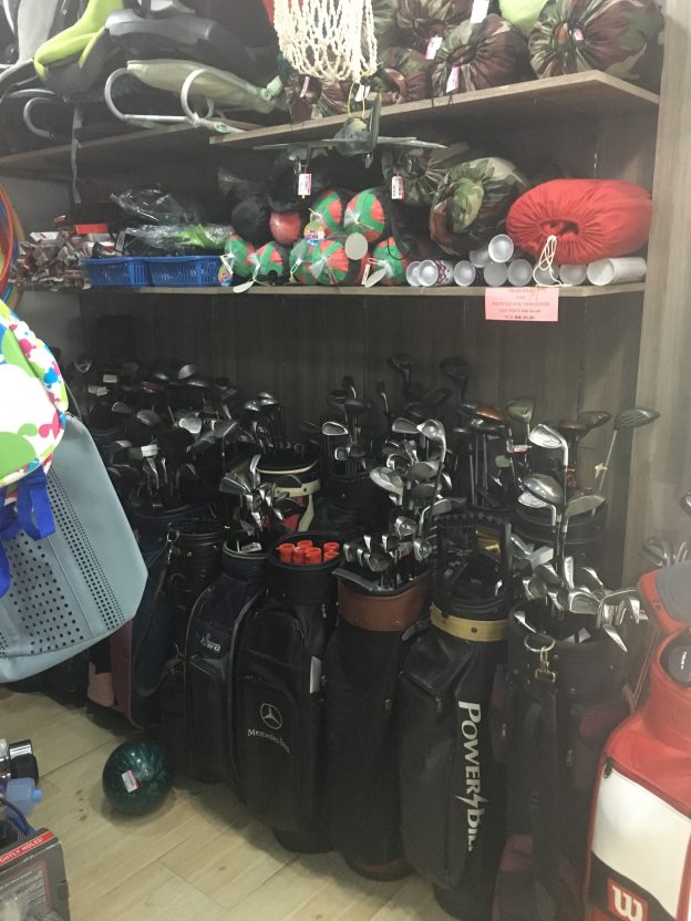 クアラルンプールのリサイクルショップ 中古 ゴルフセット